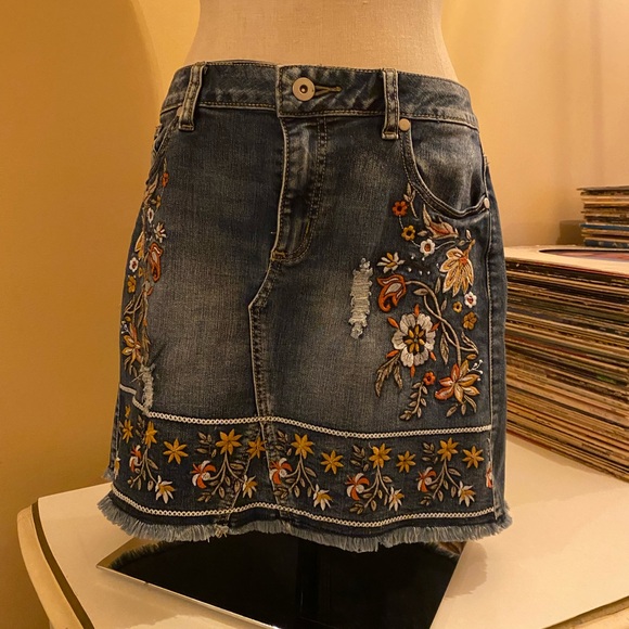 Altar'd State Dresses & Skirts - 🌟 Altar'd State Embroidered Denim Mini Skirt —jean with Orange & Yellow Floral